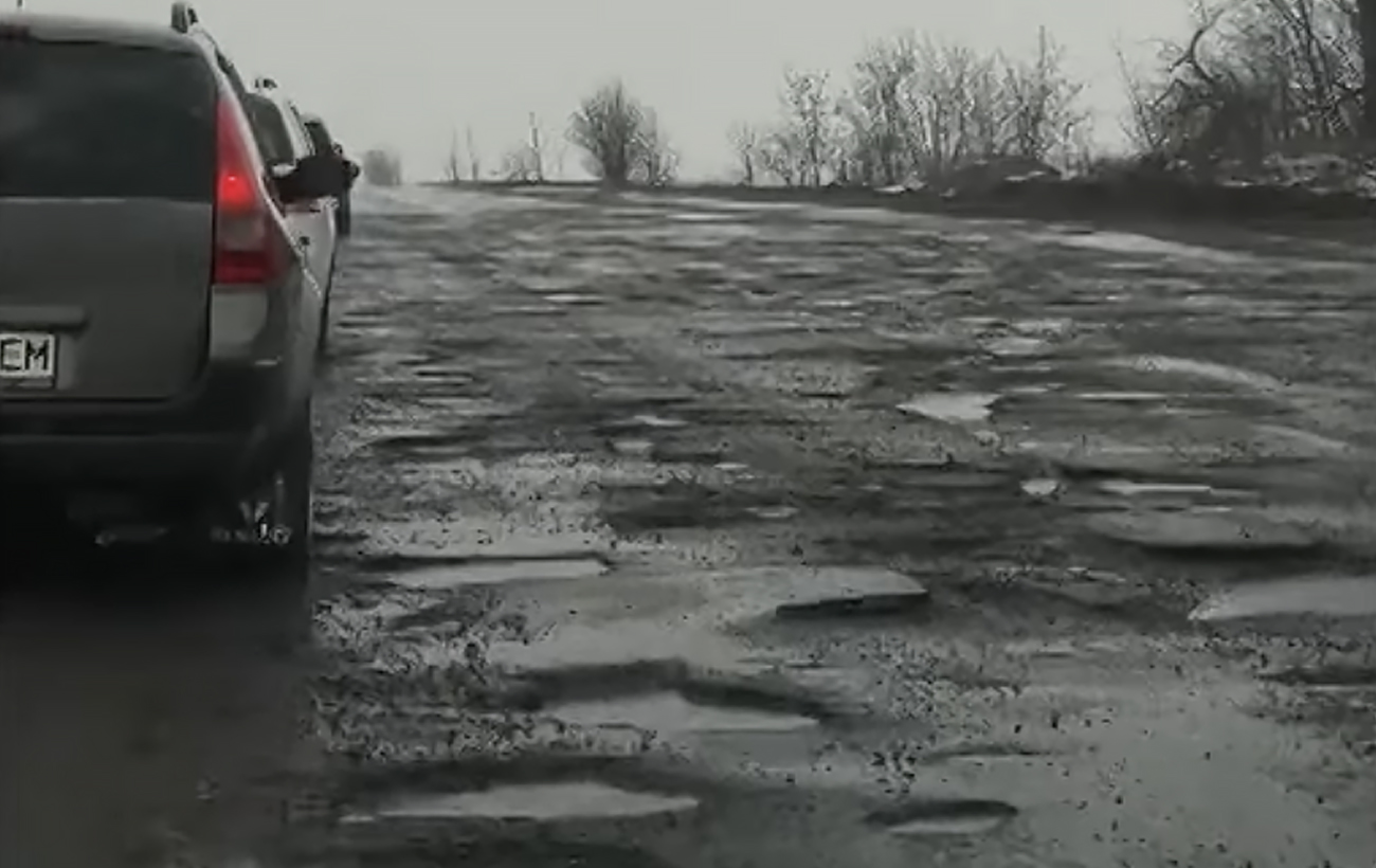 Що сталося з дорогами в Україні і коли почнуть ремонт: названо умову